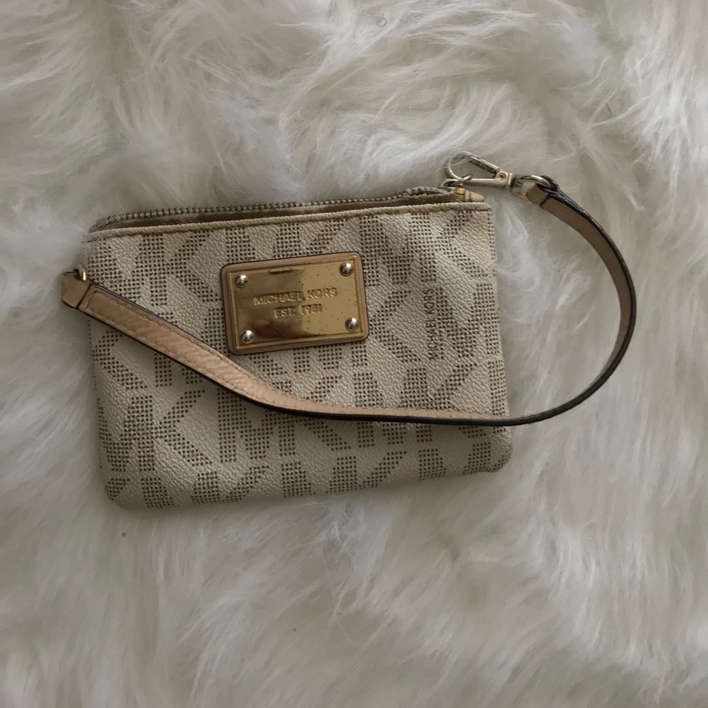 🚫SOLD🚫Michael Kors Small Wristlet